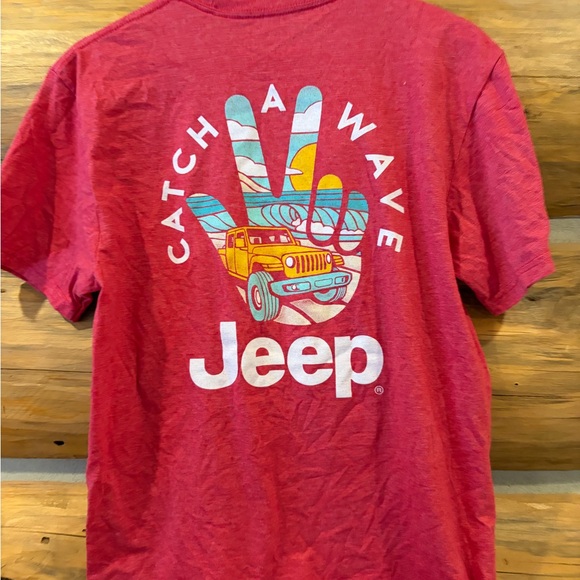 Catch a Wave Jeep Graphic Men’s Tee size Medium - Picture 6 of 6